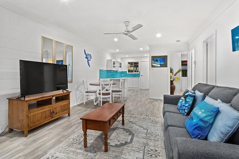21/28 Island Drive, CANNONVALE QLD 4802