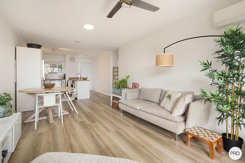 2/128 Marine Parade, SOUTHPORT QLD 4215