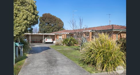 2/13 Aminya Avenue, DELACOMBE VIC 3356
