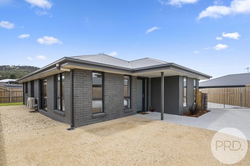 2/13 Banksfield Street, ROKEBY TAS 7019