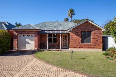 2/13 Brisbane Street, LORN NSW 2320