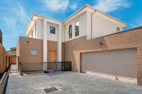 2/13 Bronte Avenue Burwood 3125