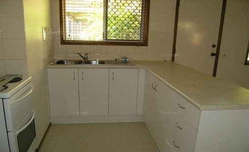 2/13 Eighth Avenue, PALM BEACH QLD 4221