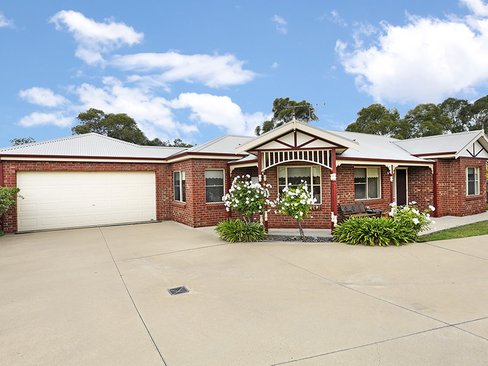 2 13 Finningley Court Highton 3216