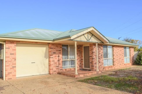 2/13 Kimba Drive, GLENFIELD PARK NSW 2650