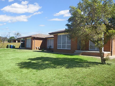 2/13 Wewak Street, ASHMONT NSW 2650