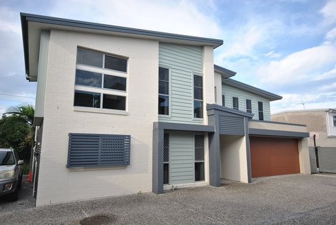 2/136 Central Street, LABRADOR QLD 4215