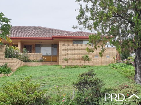 2/14 Andrews Crescent, GOONELLABAH NSW 2480