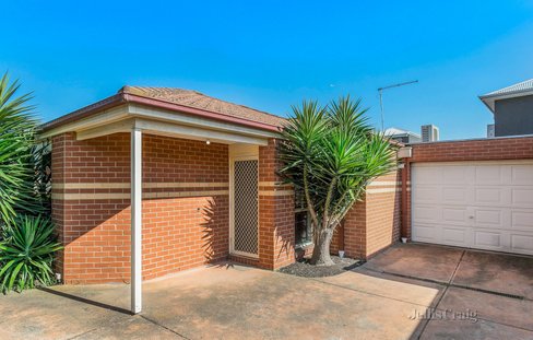2/14 Stapley Crescent Altona North 3025