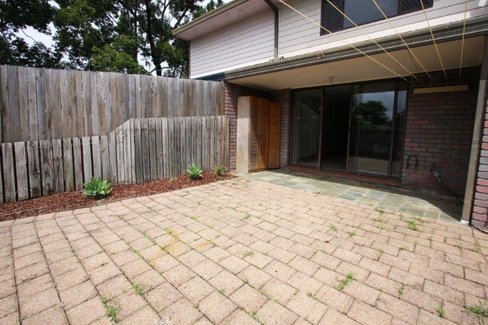 2/145 Government Road, LABRADOR QLD 4215