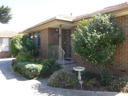 2 15 Churchill Way Kilsyth 3137
