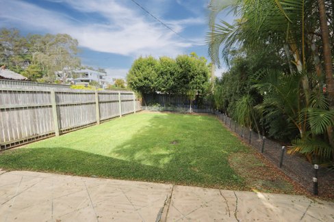 215 Cotlew Street, ASHMORE QLD 4214