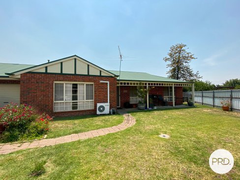 2/15 Edinburgh Circuit, WEST WODONGA VIC 3690
