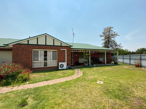 2/15 Edinburgh Circuit, WEST WODONGA VIC 3690