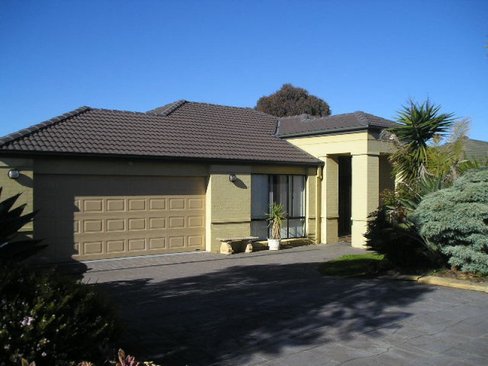 215 Englorie Park Drive, GLEN ALPINE NSW 2560