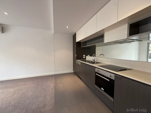 2/15 Eucalyptus Drive Maidstone 3012