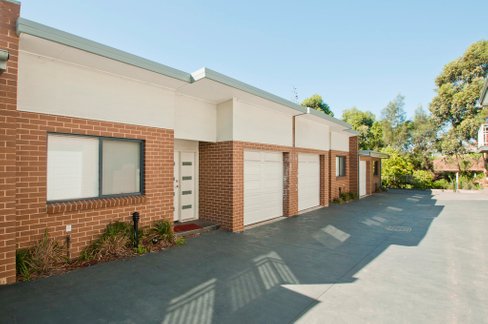 2/15 Hingston Cl, LAKE HEIGHTS NSW 2502