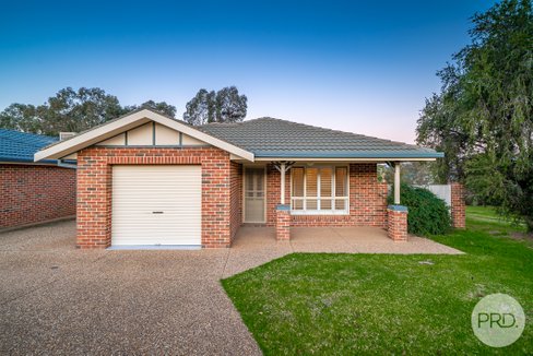 2/15 Roberts Way, KOORINGAL NSW 2650