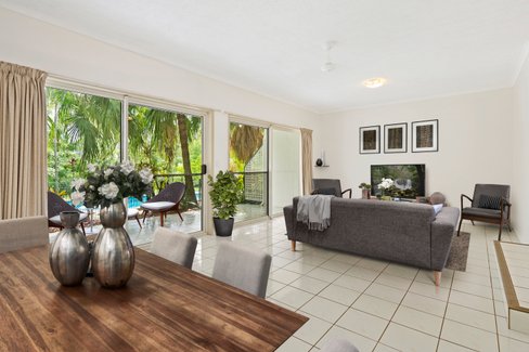 2/15 Tropic Road, CANNONVALE QLD 4802