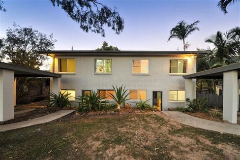 2/15 Woomerah Avenue, CANNONVALE QLD 4802