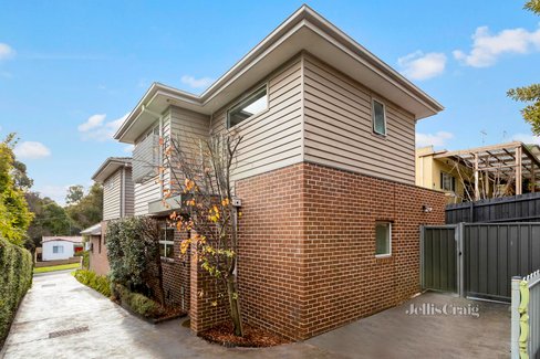 2 157 Essex Street Pascoe Vale 3044
