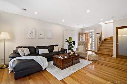 2/157 Rathcown Road Reservoir 3073