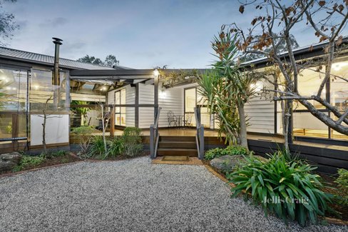 2 16 Buena Vista Drive Montmorency 3094