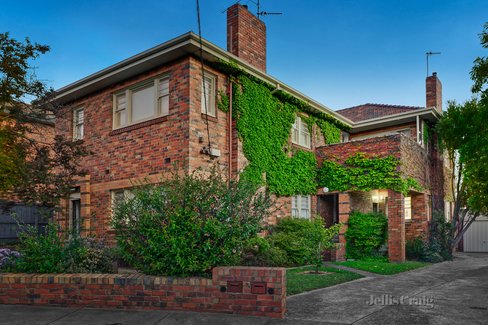 2/16 Corsewall Close Hawthorn 3122