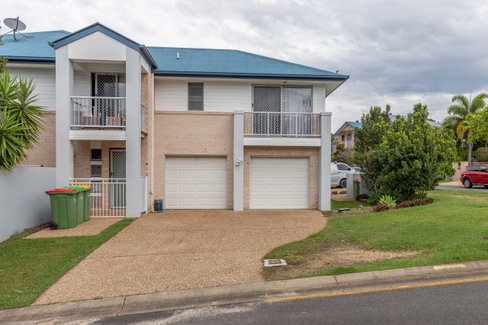 2/16 Duxton Drive, VARSITY LAKES QLD 4227