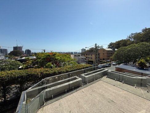 2/16 Hill Avenue, Burleigh Heads QLD 4220