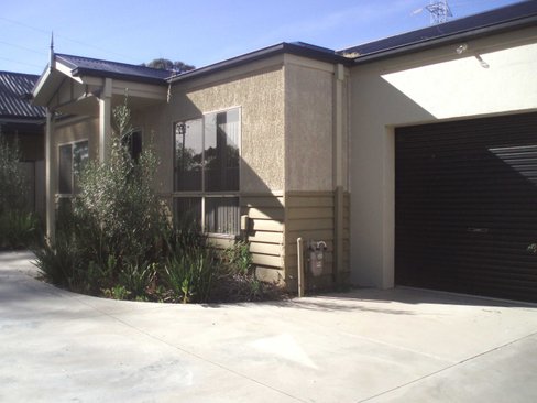2/16 McLachlan Street, GOLDEN SQUARE VIC 3555
