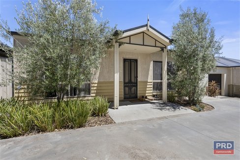 2/16 McLachlan Street, GOLDEN SQUARE VIC 3555