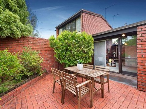 2 16 Seymour Grove Camberwell 3124
