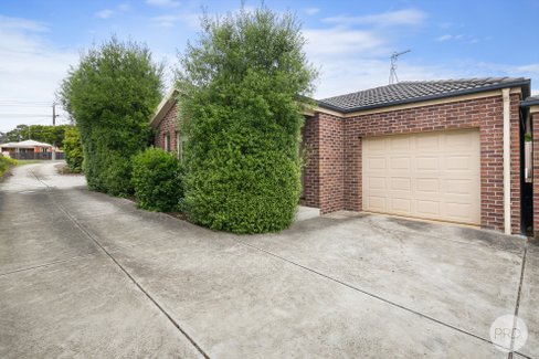 2/16 Whitehorse Road, MOUNT CLEAR VIC 3350