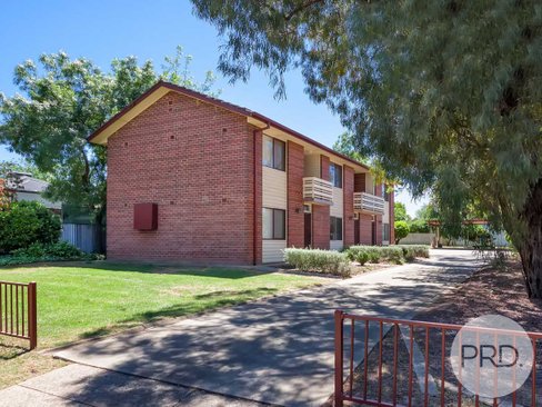 2/17 Cochrane Street, KOORINGAL NSW 2650