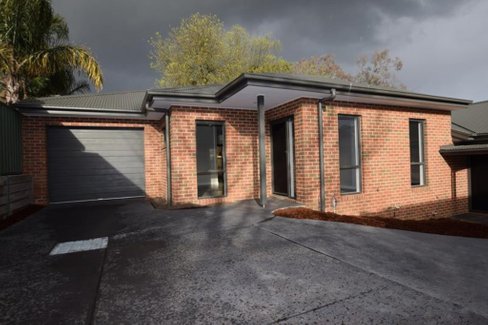 2/17 Greenville Street  Mooroolbark 3138
