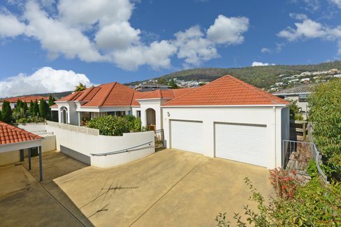 2/17 Rose Court, SANDY BAY TAS 7005