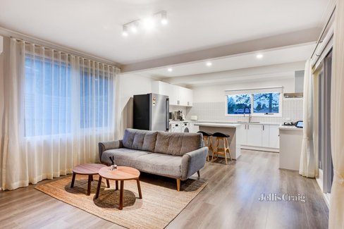 2 17 Wendover Court Mount Waverley 3149