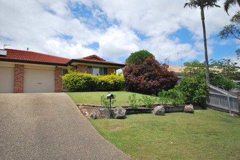 2/17 Whipbird Court, BURLEIGH WATERS QLD 4220