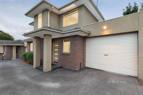 2 175 Henry Street Greensborough 3088