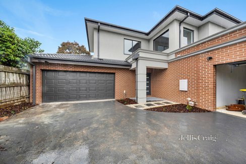 2/18 Albert Street Mount Waverley 3149