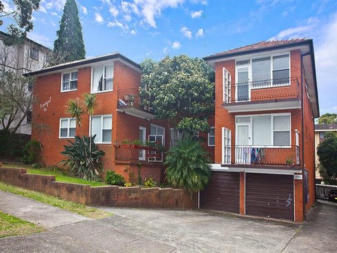 2/18 St Georges Parade, HURSTVILLE