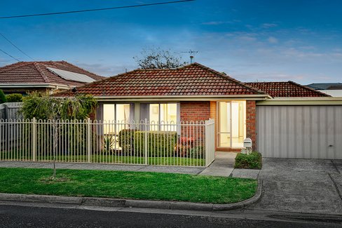 2/18 Stratford Avenue Bentleigh East 3165