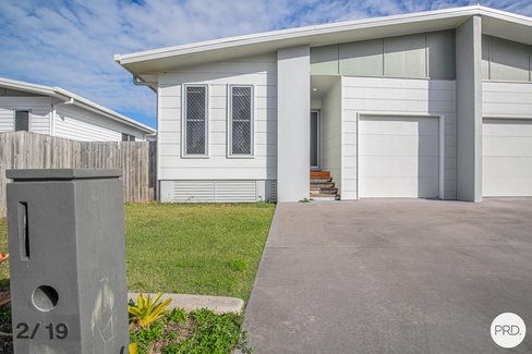 2/19 The Crescent, NORTH MACKAY QLD 4740