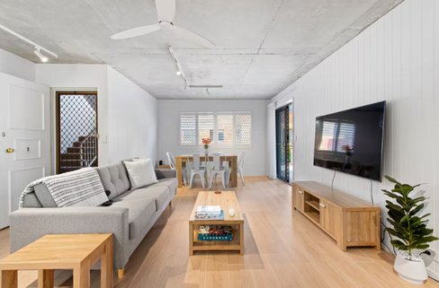 2/1931 Gold Coast Highway, Burleigh Heads QLD 4220