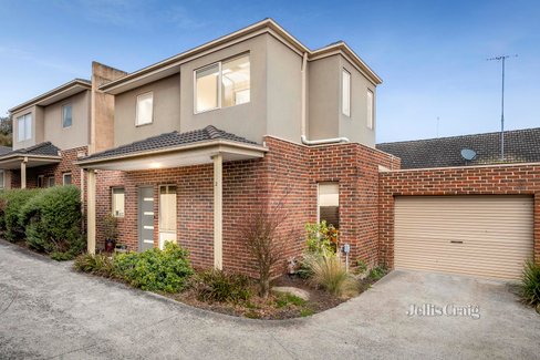 2 196 Hull Road Mooroolbark 3138