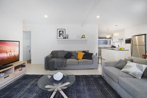 2/1960 Gold Coast Highway, Miami QLD 4220