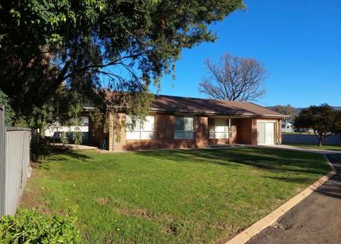 21A Blowering Road, TUMUT NSW 2720