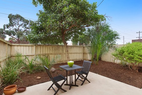 2/1C Kangaroo Road Murrumbeena 3163