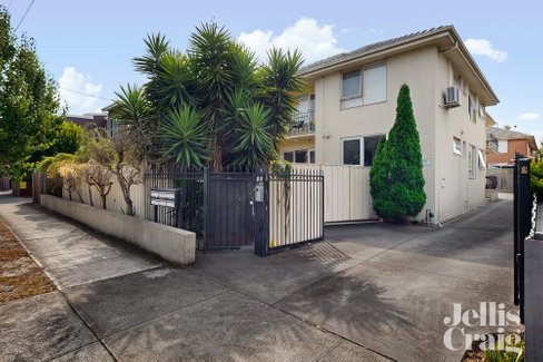 2/1C Kangaroo Road Murrumbeena 3163